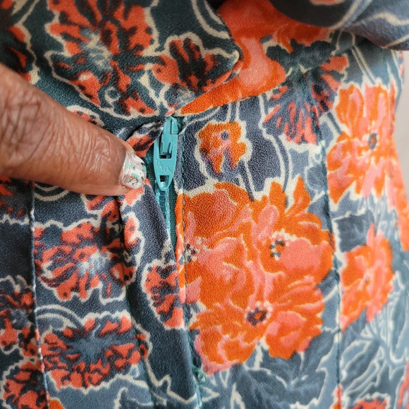 Vintage 70s Floral Skirt Set • Saks Fifth Avenue • Fits Medium to Large - Picture 6 of 11